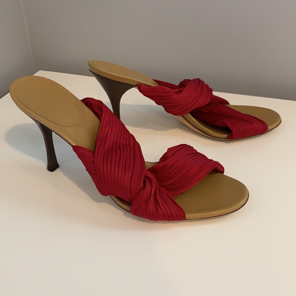 🔥GUCCI Elegant Red Women's Sandals - Picture 2 of 7